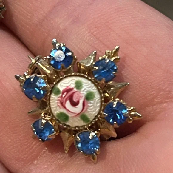 Vintage 1950's Guilloche Pink Rose Brooch Blue Rhinestones Set of 2 - Picture 5 of 7